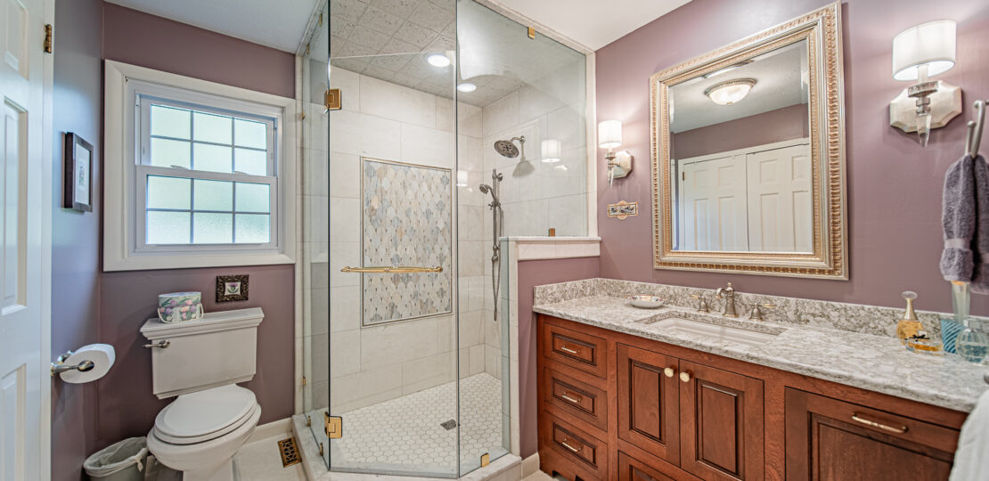6762e1e1e2cc1bf9710b3361_her-primary-bathroom-full-01